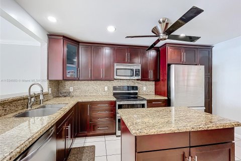 Condominio en venta en North Miami Beach, Florida, 2 dormitorios, 129.78 m2 № 1019356 - foto 4