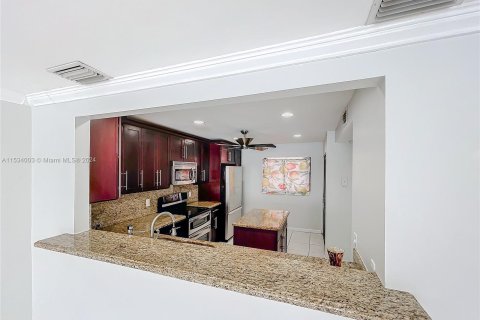 Condominio en venta en North Miami Beach, Florida, 2 dormitorios, 129.78 m2 № 1019356 - foto 8