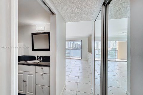 Condominio en venta en North Miami Beach, Florida, 2 dormitorios, 129.78 m2 № 1019356 - foto 27