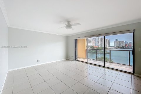 Condominio en venta en North Miami Beach, Florida, 2 dormitorios, 129.78 m2 № 1019356 - foto 23