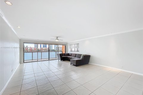 Condominio en venta en North Miami Beach, Florida, 2 dormitorios, 129.78 m2 № 1019356 - foto 11