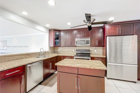 Condominio en venta en North Miami Beach, Florida, 2 dormitorios, 129.78 m2 № 1019356 - foto 3