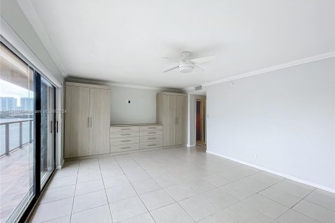 Condominio en venta en North Miami Beach, Florida, 2 dormitorios, 129.78 m2 № 1019356 - foto 25