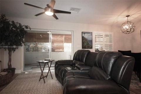 Townhouse in Jupiter, Florida 3 bedrooms, 145.11 sq.m. № 1081171 - photo 9