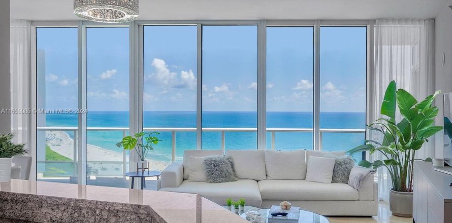 Condominio en Miami Beach, Florida, 2 dormitorios  № 1386132