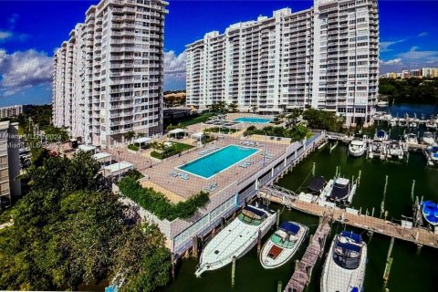 Condominio en venta en Aventura, Florida, 2 dormitorios, 145.39 m2 № 1023798 - foto 15