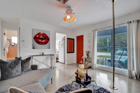 Купить коммерческую недвижимость в Уилтон-Мэнорс, Флорида 163.04м2, № 1077191 - фото 7