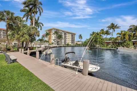 Condo in Oakland Park, Florida, 2 bedrooms  № 1228718 - photo 19