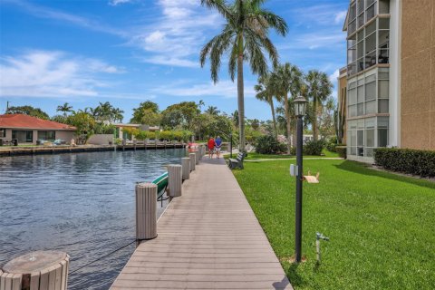 Condo in Oakland Park, Florida, 2 bedrooms  № 1228718 - photo 17