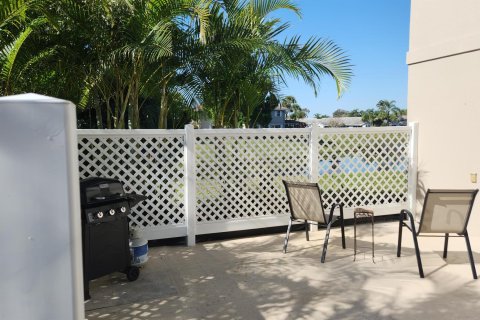 Townhouse in Palm City, Florida 2 bedrooms, 127.65 sq.m. № 1031545 - photo 4