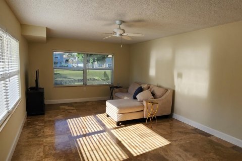 Townhouse in Palm City, Florida 2 bedrooms, 127.65 sq.m. № 1031545 - photo 18