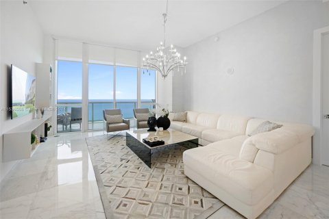 Condominio en alquiler en Sunny Isles Beach, Florida, 2 dormitorios, 182.27 m2 № 1019233 - foto 17