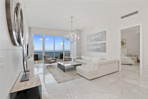 Condominio en alquiler en Sunny Isles Beach, Florida, 2 dormitorios, 182.27 m2 № 1019233 - foto 8