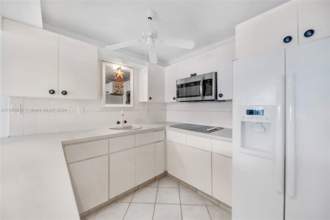 Condominio en venta en Miami Beach, Florida, 1 dormitorio, 61.78 m2 № 1356866 - foto 8