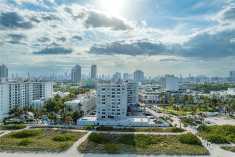 Condominio en venta en Miami Beach, Florida, 1 dormitorio, 61.78 m2 № 1356866 - foto 1