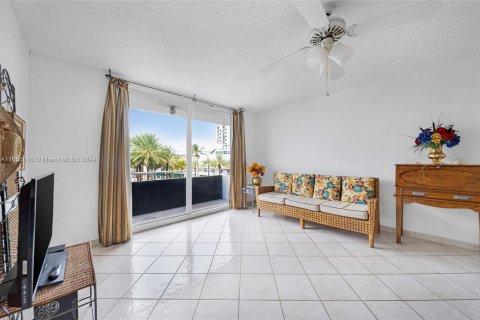 Condominio en venta en Miami Beach, Florida, 1 dormitorio, 61.78 m2 № 1356866 - foto 10