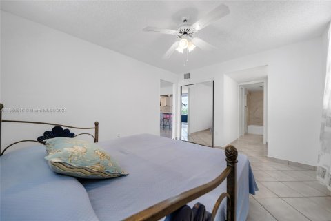 Condo in Miami Beach, Florida, 1 bedroom  № 1356866 - photo 27