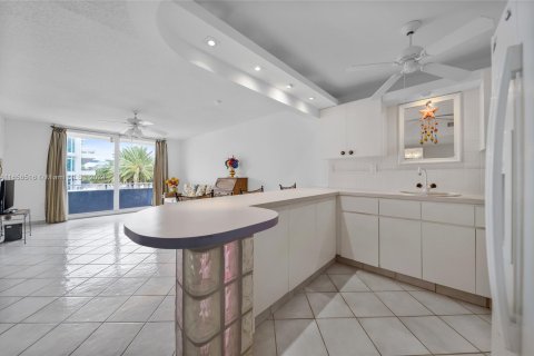 Condo in Miami Beach, Florida, 1 bedroom  № 1356866 - photo 7