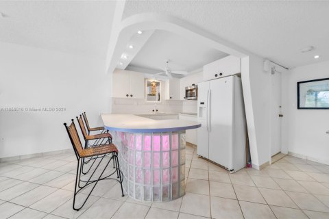 Condo in Miami Beach, Florida, 1 bedroom  № 1356866 - photo 19