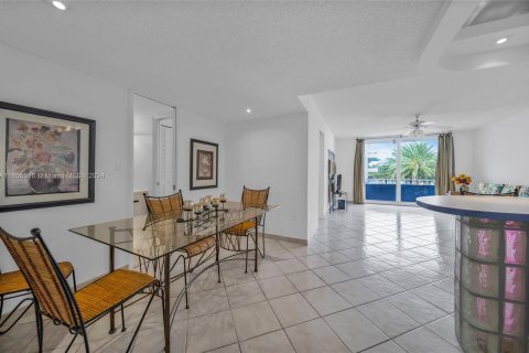 Condo in Miami Beach, Florida, 1 bedroom  № 1356866 - photo 9