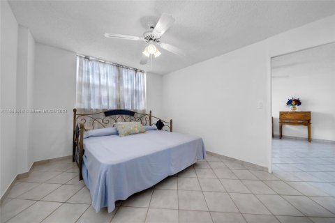 Condo in Miami Beach, Florida, 1 bedroom  № 1356866 - photo 24