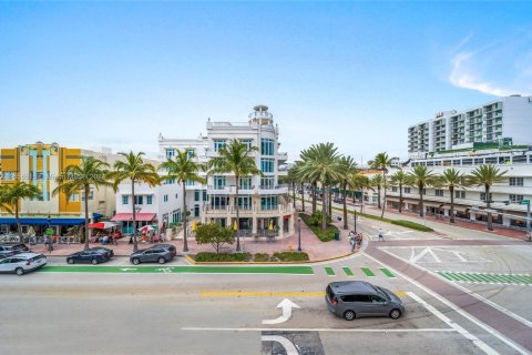 Condo in Miami Beach, Florida, 1 bedroom  № 1356866 - photo 16