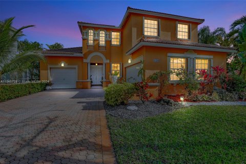 Купить виллу или дом в Мирамар, Флорида 11 комнат, 335.1м2, № 1071730 - фото 2