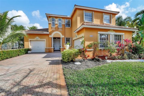 Villa ou maison à vendre à Miramar, Floride: 5 chambres, 335.1 m2 № 1071730 - photo 1