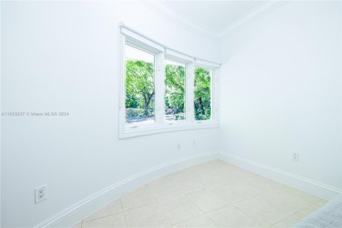 House in Coral Gables, Florida 6 bedrooms, 817.91 sq.m. № 1294282 - photo 28