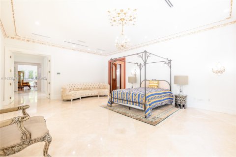 House in Coral Gables, Florida 6 bedrooms, 817.91 sq.m. № 1294282 - photo 22