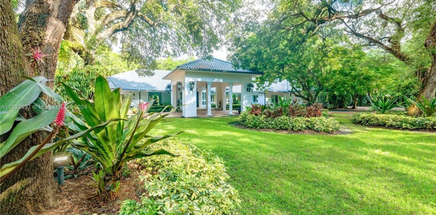 House in Coral Gables, Florida 6 bedrooms, 817.91 sq.m. № 1294282