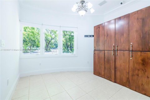 Villa ou maison à vendre à Coral Gables, Floride: 6 chambres, 817.91 m2 № 1294282 - photo 29