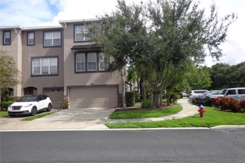 Townhouse in Brandon, Florida 2 bedrooms, 185.34 sq.m. № 1347461 - photo 1