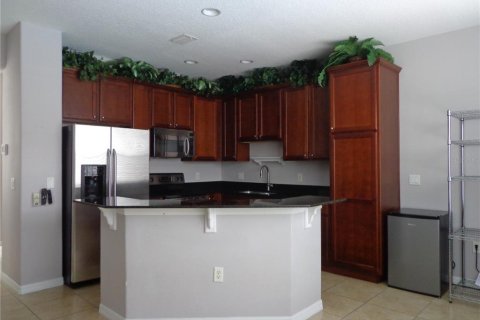 Townhouse in Brandon, Florida 2 bedrooms, 185.34 sq.m. № 1347461 - photo 4