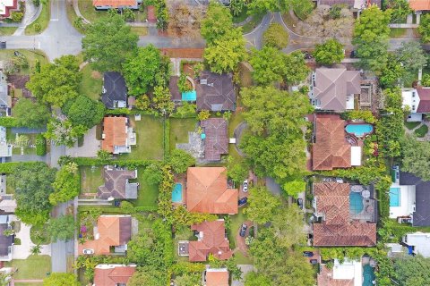 Купить земельный участок в Корал-Гейблс, Флорида № 1159062 - фото 5