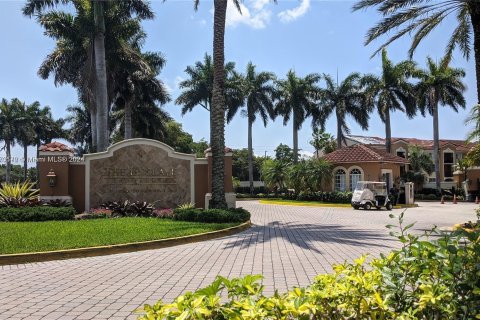 Condominio en venta en Miramar, Florida, 2 dormitorios, 89.74 m2 № 1397346 - foto 1