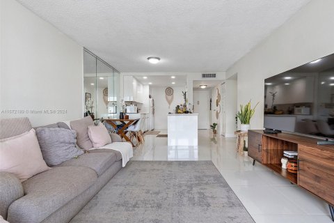 Copropriété à vendre à Hallandale Beach, Floride: 1 chambre, 85.01 m2 № 1397349 - photo 9