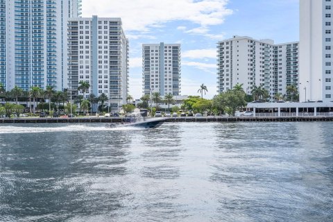 Copropriété à vendre à Hallandale Beach, Floride: 1 chambre, 85.01 m2 № 1397349 - photo 1