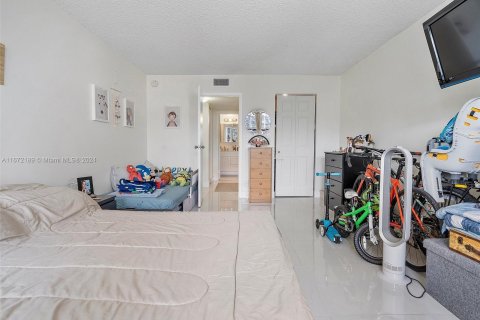 Copropriété à vendre à Hallandale Beach, Floride: 1 chambre, 85.01 m2 № 1397349 - photo 13