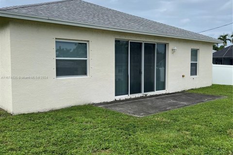 House in Lake Worth, Florida 3 bedrooms, 147.25 sq.m. № 1397347 - photo 6