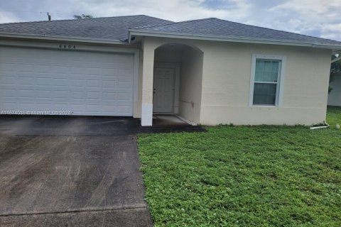 House in Lake Worth, Florida 3 bedrooms, 147.25 sq.m. № 1397347 - photo 2