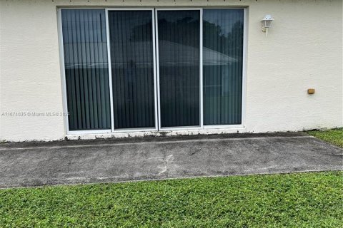 House in Lake Worth, Florida 3 bedrooms, 147.25 sq.m. № 1397347 - photo 5