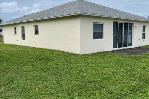 House in Lake Worth, Florida 3 bedrooms, 147.25 sq.m. № 1397347 - photo 7