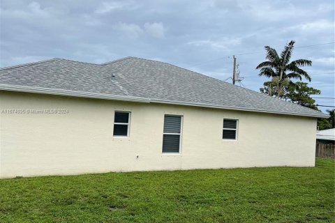 House in Lake Worth, Florida 3 bedrooms, 147.25 sq.m. № 1397347 - photo 8