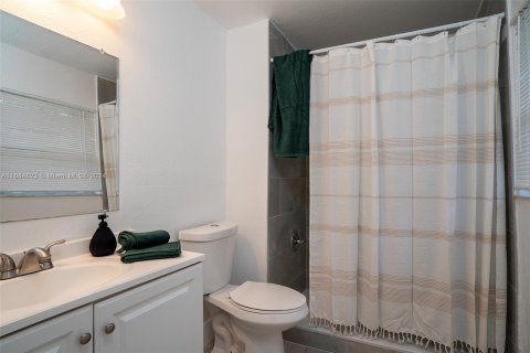 House in Fort Lauderdale, Florida 3 bedrooms, 108.7 sq.m. № 1420206 - photo 28