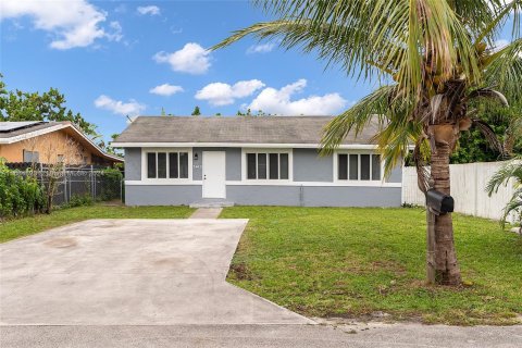 House in Fort Lauderdale, Florida 3 bedrooms, 108.7 sq.m. № 1420206 - photo 3