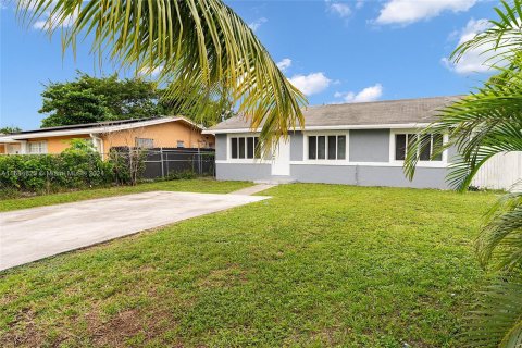 House in Fort Lauderdale, Florida 3 bedrooms, 108.7 sq.m. № 1420206 - photo 4