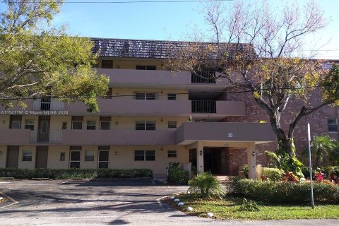Condominio en venta en North Miami Beach, Florida, 1 dormitorio, 75.44 m2 № 1071054 - foto 9