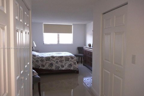 Condominio en venta en North Miami Beach, Florida, 1 dormitorio, 75.44 m2 № 1071054 - foto 6