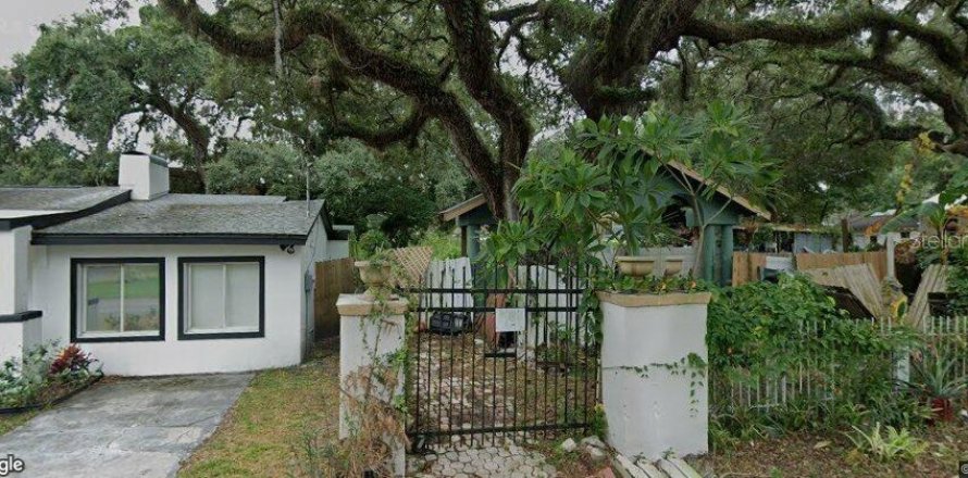 House in Tampa, Florida 3 bedrooms, 117.52 sq.m. № 1298018